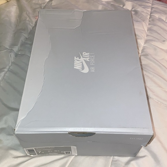 Air Force 1 LV8 GS - Picture 5 of 7